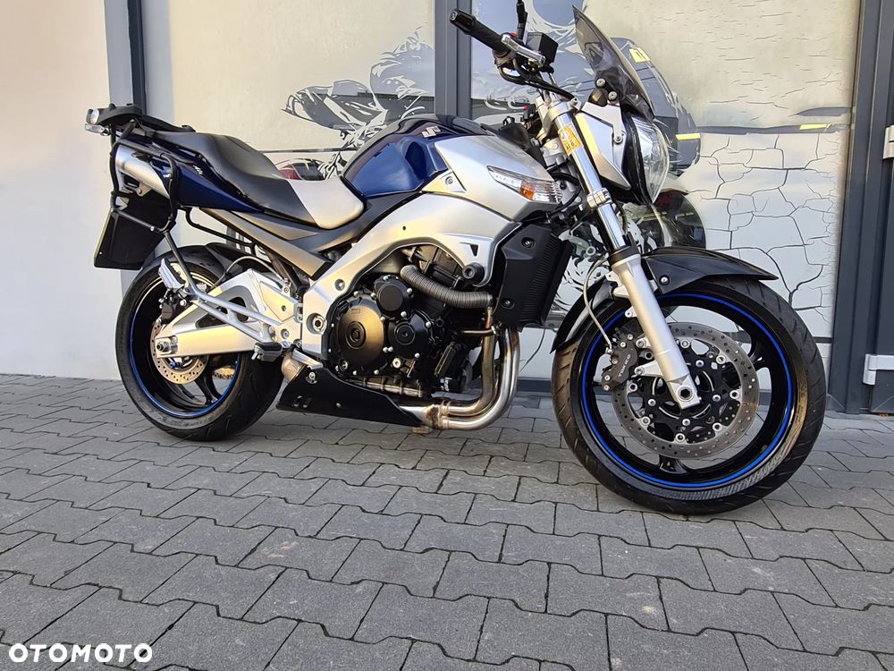 Suzuki GSR - 2