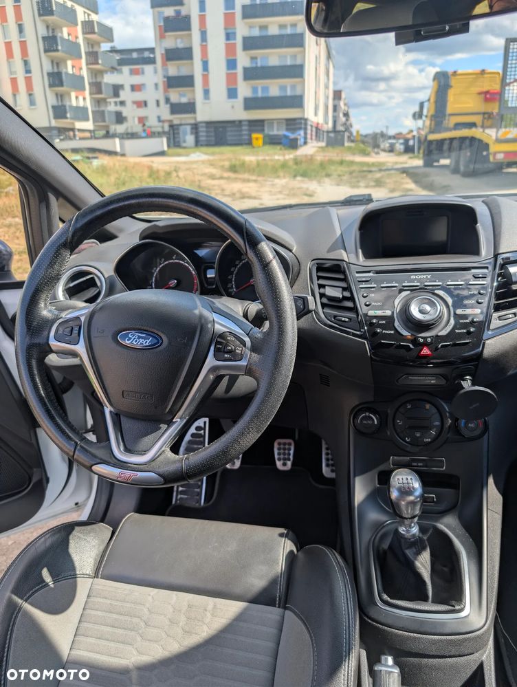 Ford Fiesta ST - 12