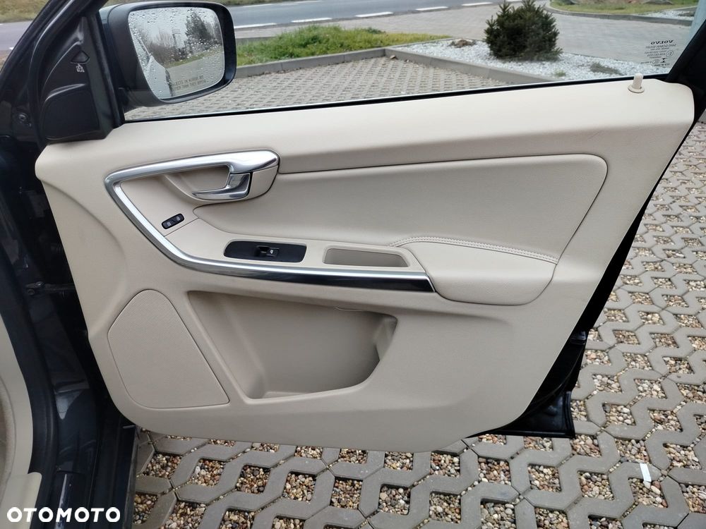 Volvo XC 60 T5 AWD Momentum EU6 - 25