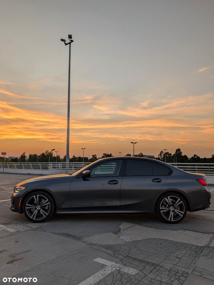 BMW Seria 3 330i Sport Line - 2