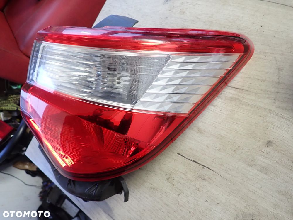 TOYOTA YARIS III LAMPA PRAWY TYŁ 0D-204 - 2