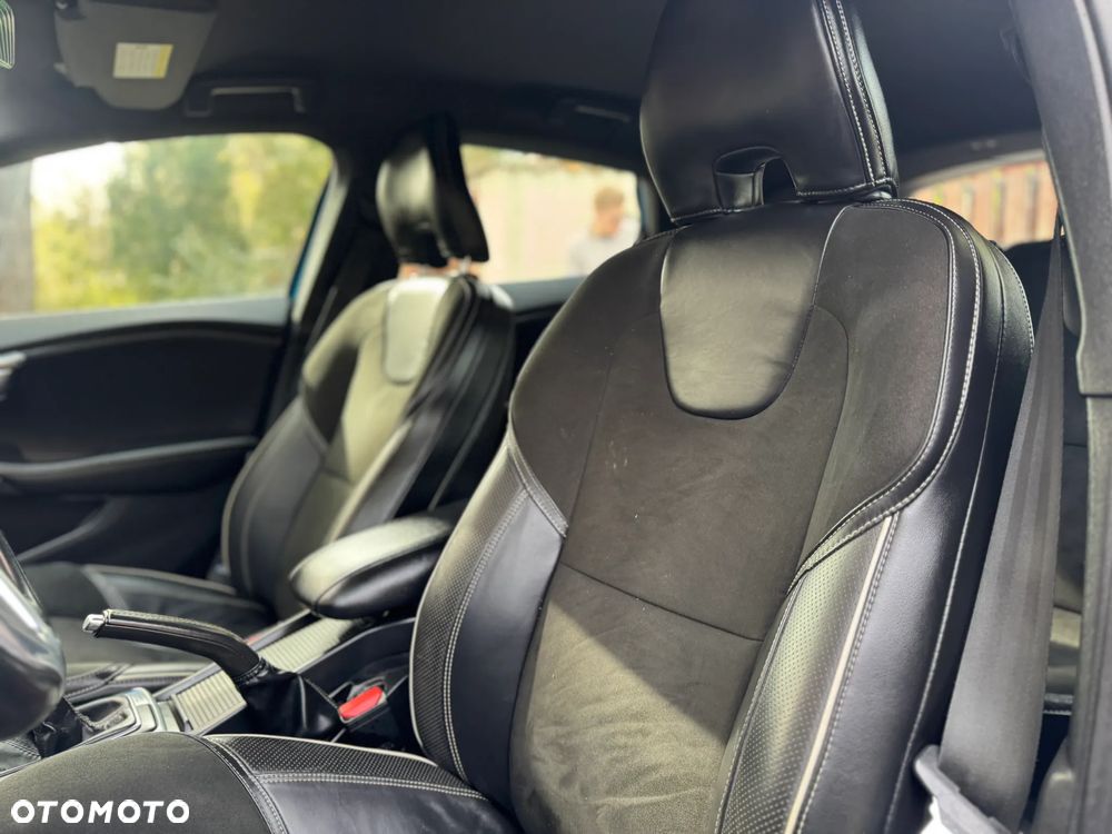 Volvo V40 D4 Drive-E R-Design Summum - 16