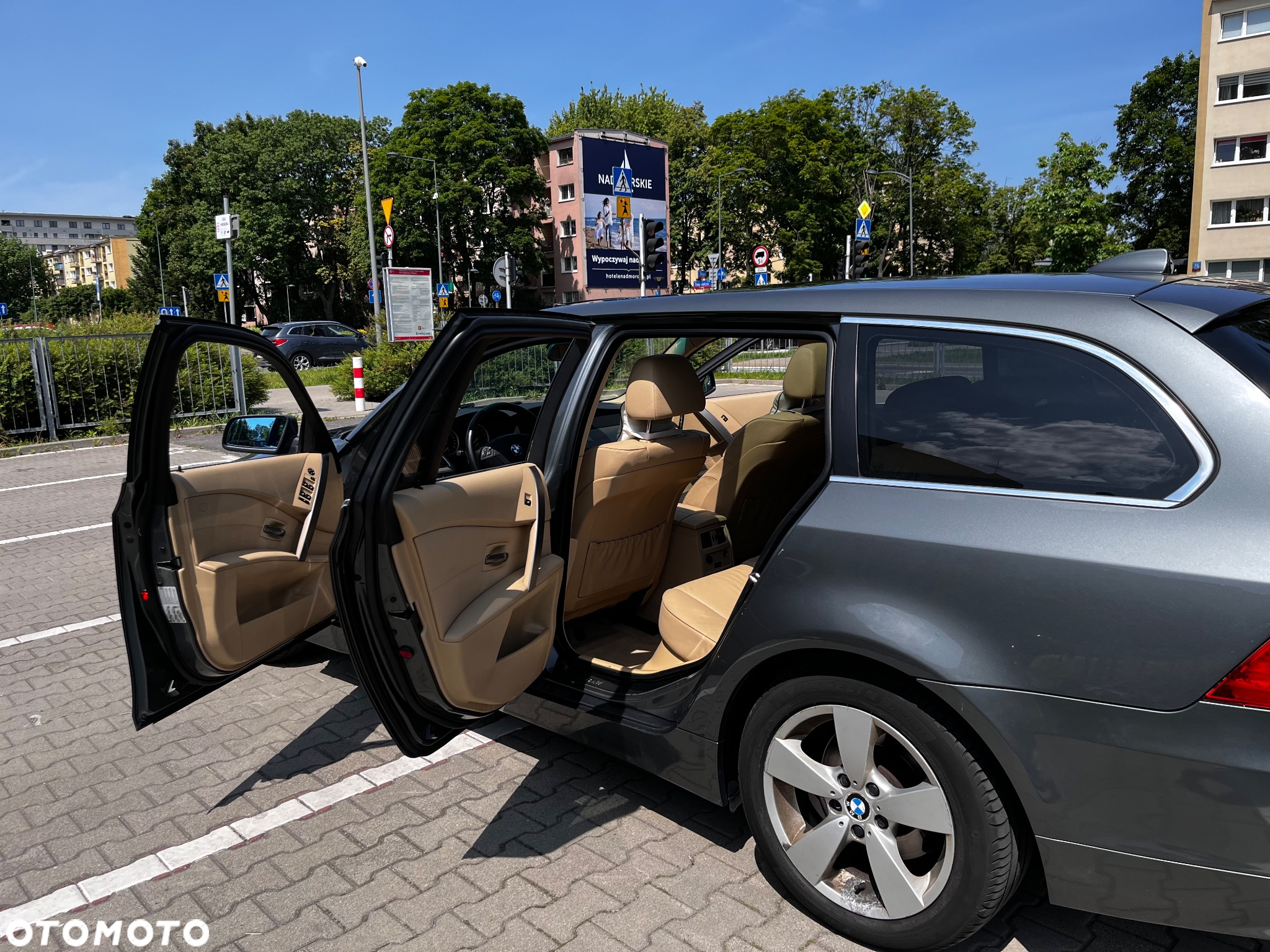 BMW Seria 5 525xi Touring - 17