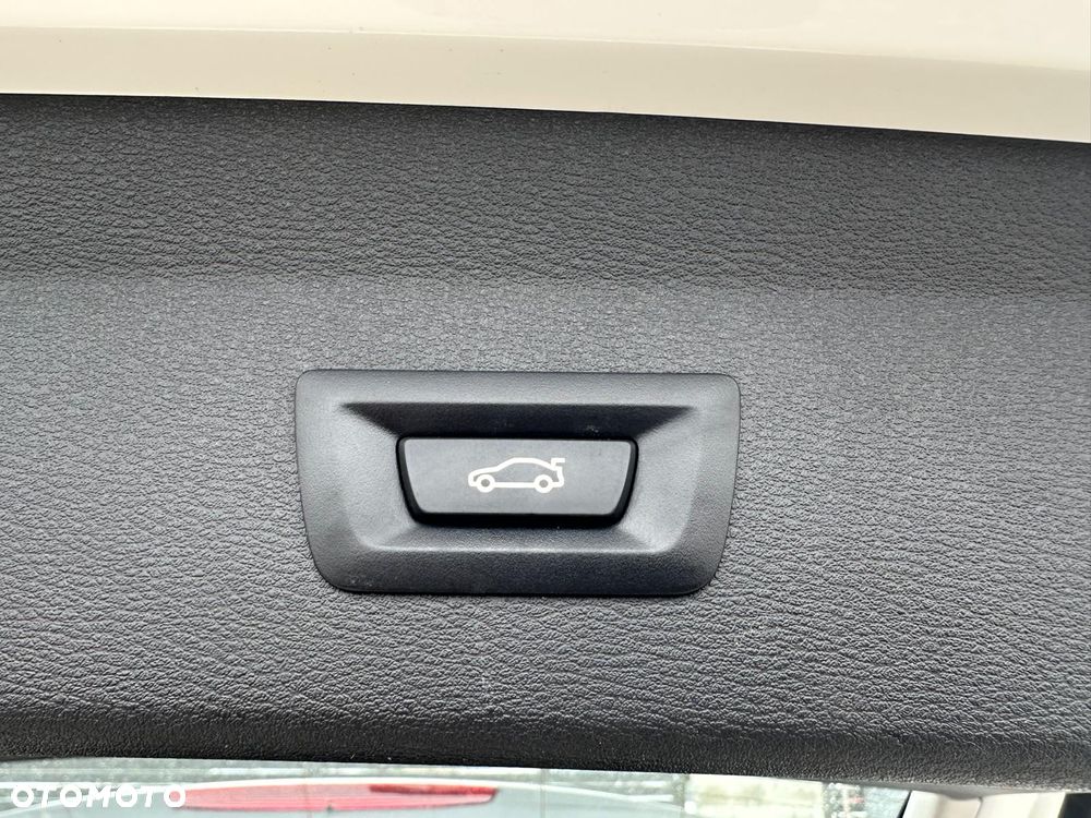 BMW X1 xDrive25e Business Edition - 16