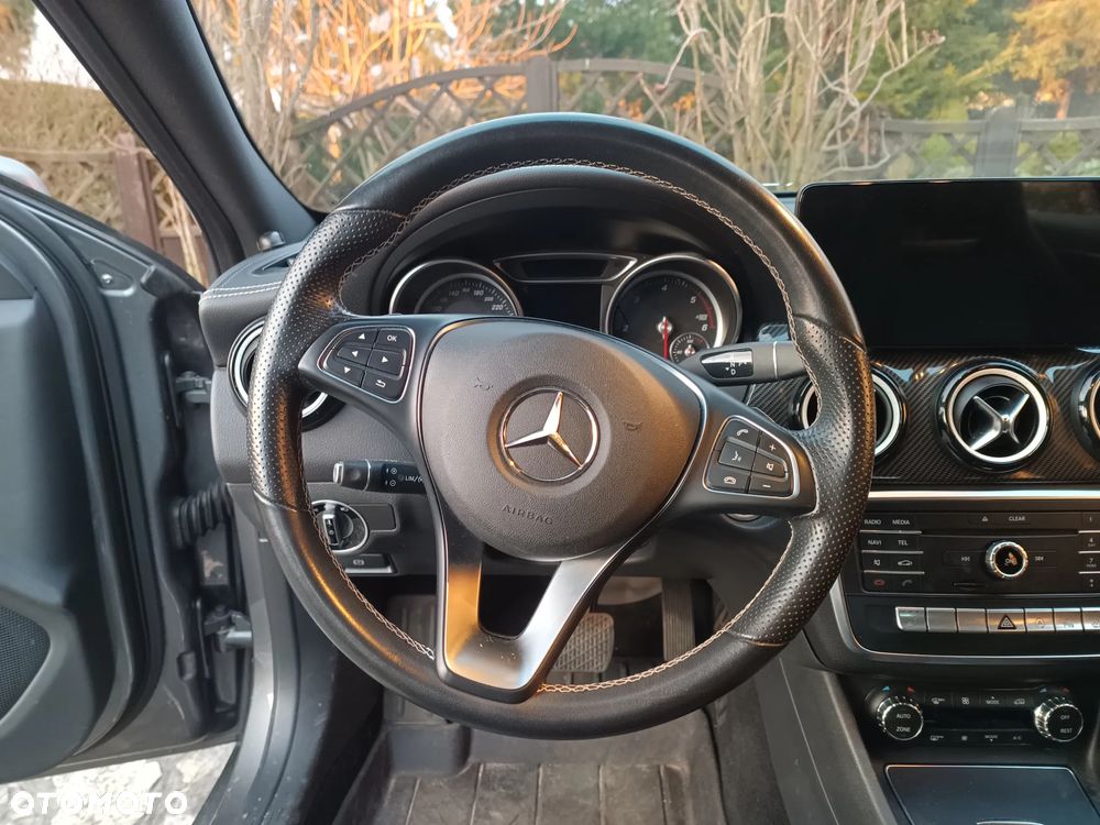 Mercedes-Benz GLA 220 d 7G-DCT UrbanStyle Edition - 29