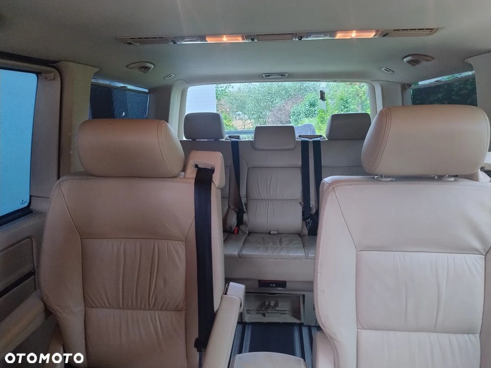 Volkswagen Multivan - 12