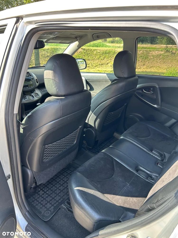 Toyota RAV4 2.2 D-4D Premium - 8