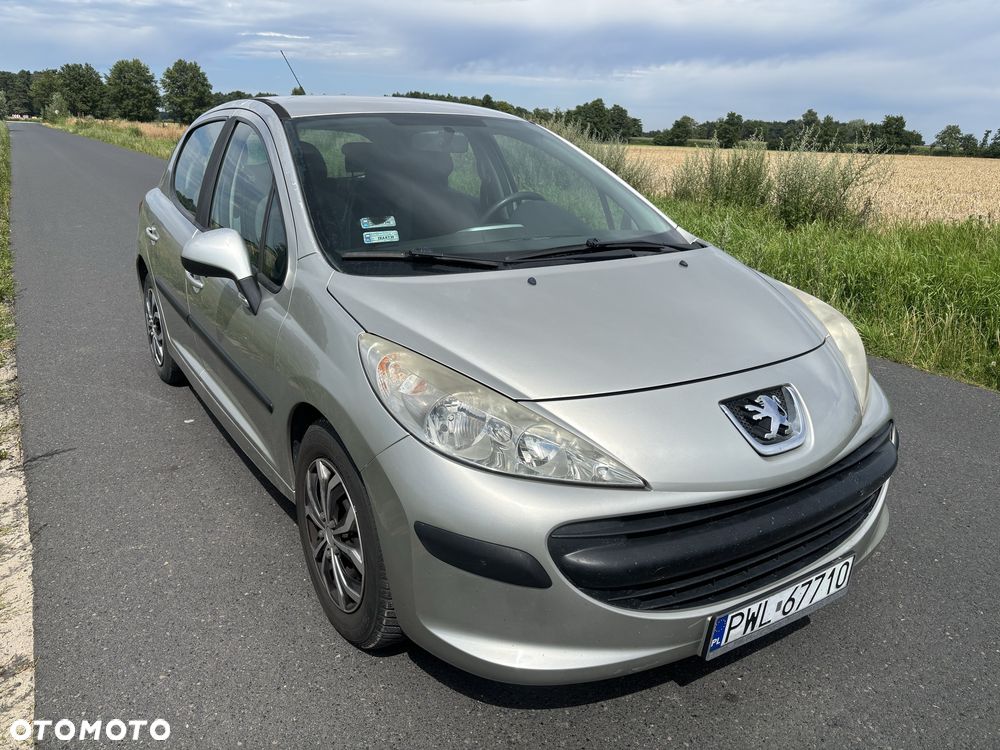 Peugeot 207 - 1