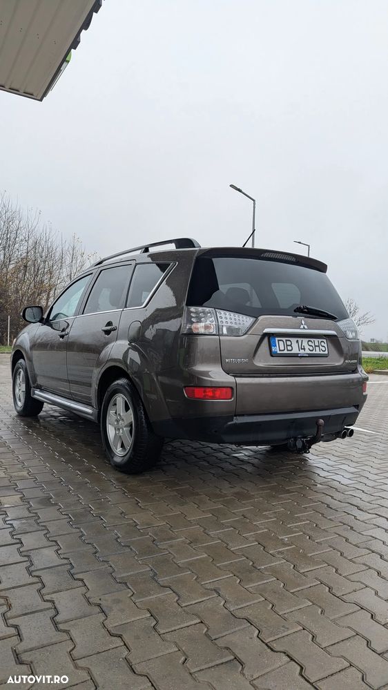Mitsubishi Outlander - 14