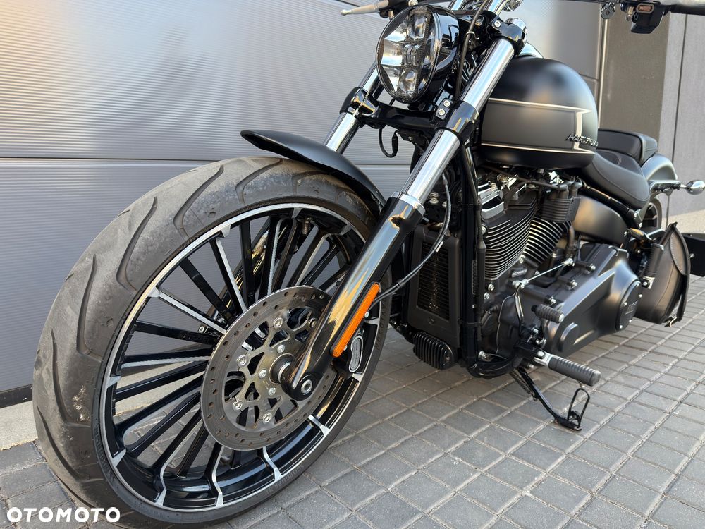 Harley-Davidson Softail Breakout - 9