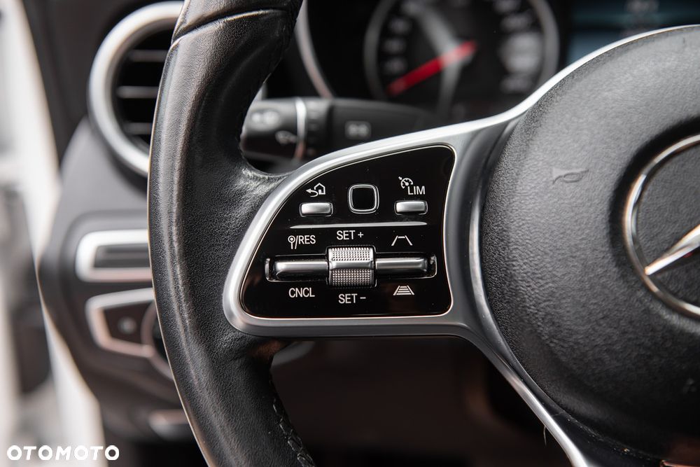 Mercedes-Benz Klasa C 300 e 4Matic 9G-TRONIC Edition Avantgarde - 22