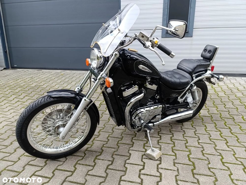 Suzuki Intruder - 13