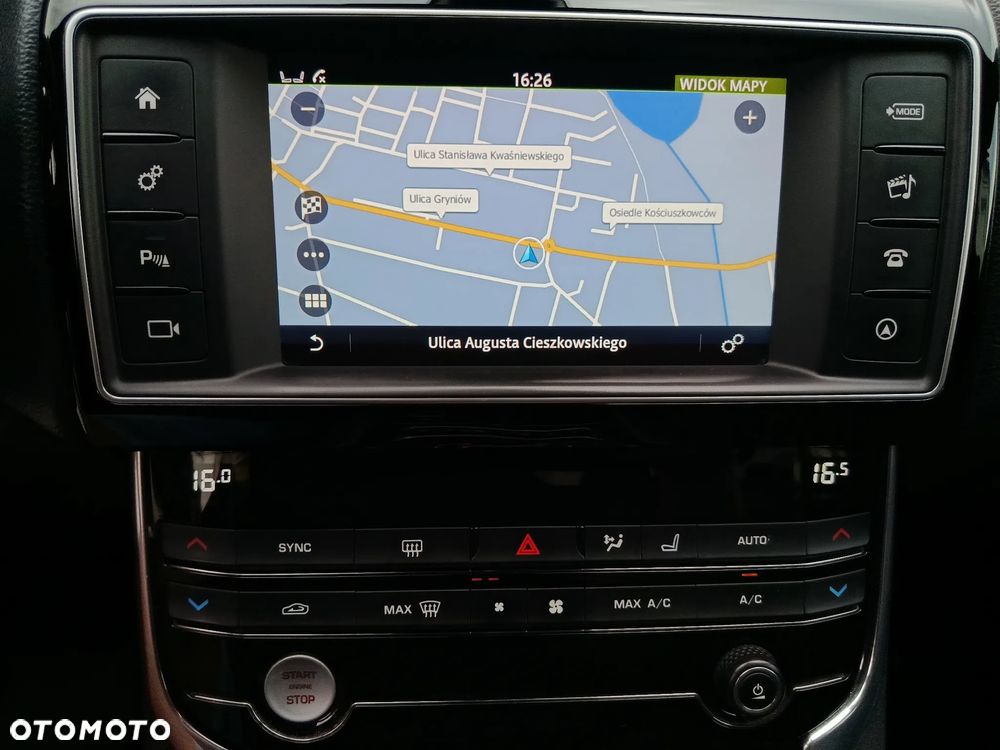 Jaguar XE D180 R-Dynamic S - 25
