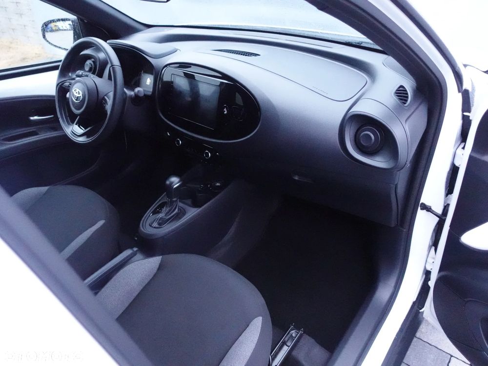 Toyota Aygo X x-shift x-play - 3