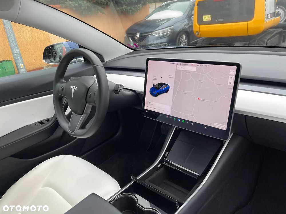 Tesla Model 3 - 24
