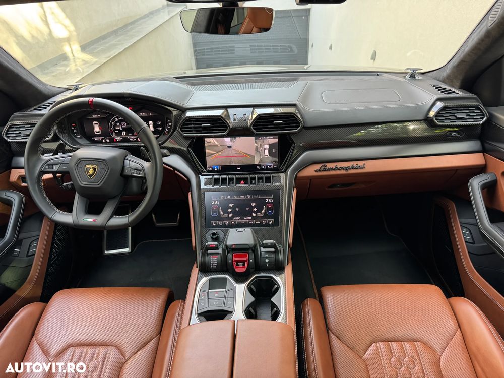 Lamborghini URUS - 13