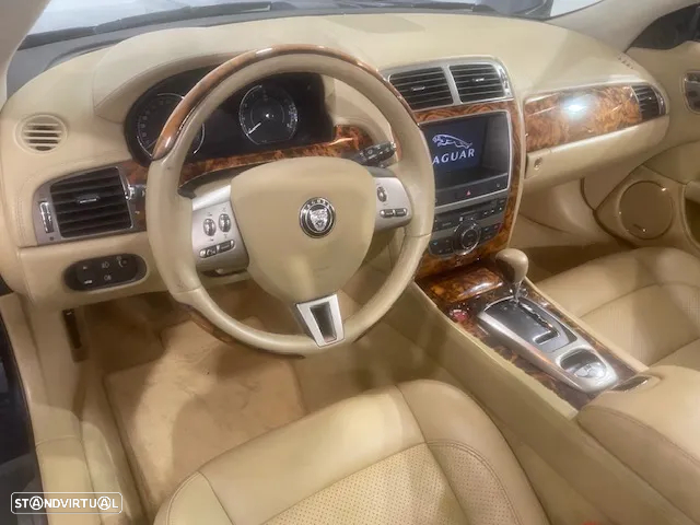 Jaguar XK 4.2 V8 Convertible - 19