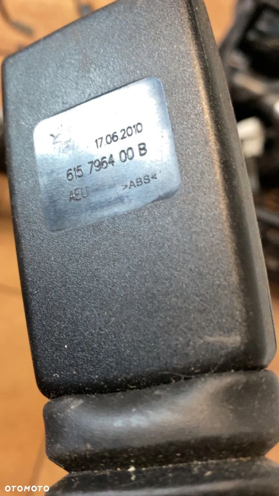 NAPINACZ PASA LEWY PRZÓD BMW F10 F11 615796400B - 3