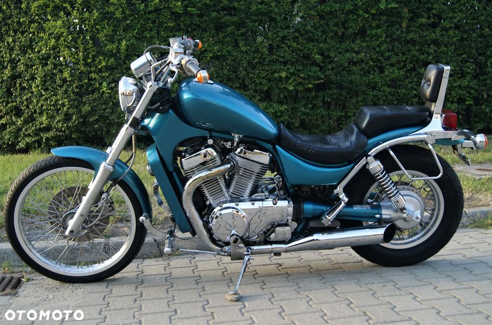 Suzuki Intruder - 3