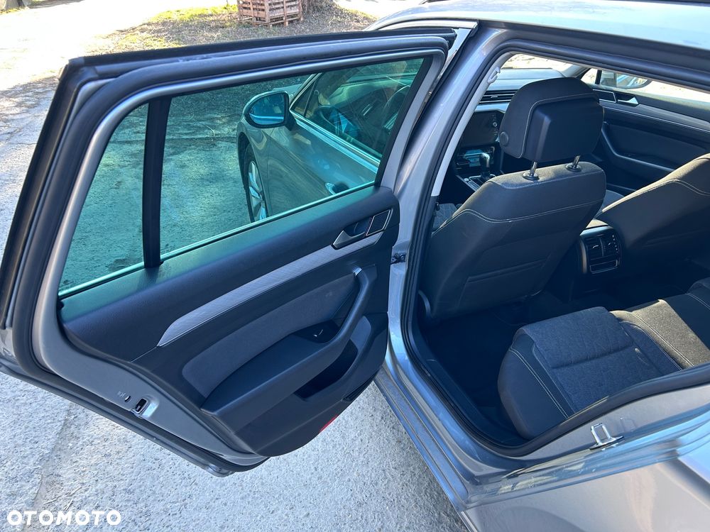 Volkswagen Passat 2.0 TDI SCR DSG Business - 14
