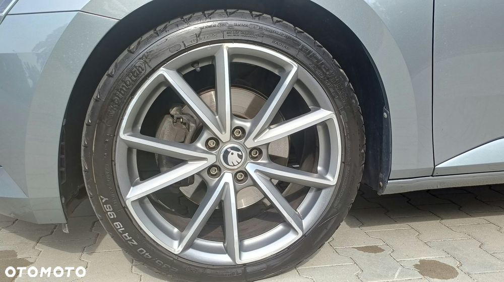 Skoda Superb 2.0 TDI Style DSG - 19