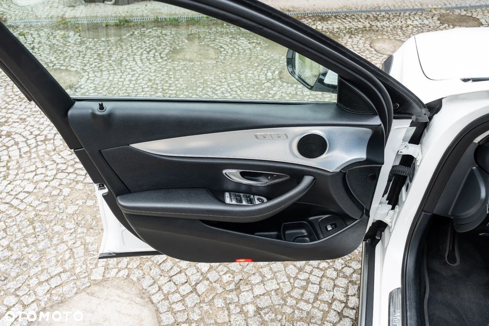 Mercedes-Benz Klasa E 220 d 4Matic 9G-TRONIC Avantgarde - 19