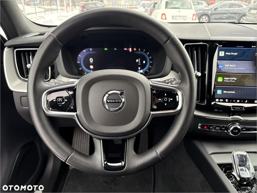 Volvo XC 60 B4 B Plus Dark - 11