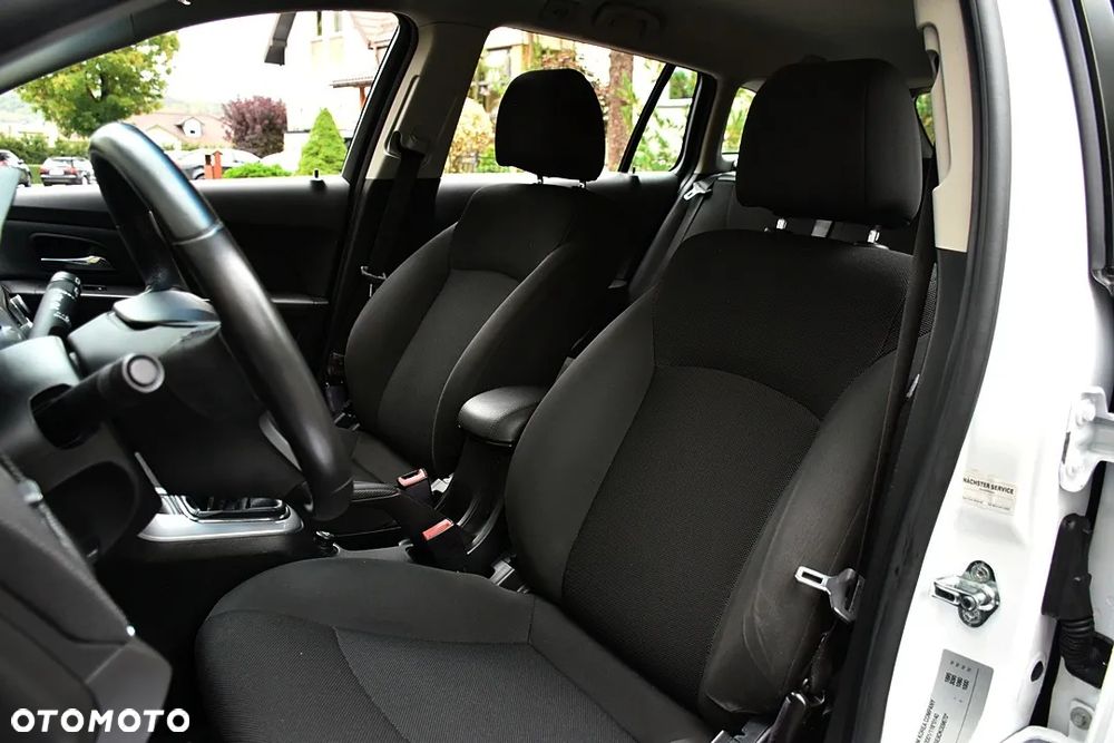 Chevrolet Cruze Station Wagon 1.6 LS+ - 5