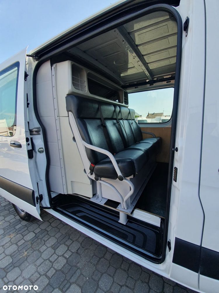 Mercedes-Benz Sprinter - 16