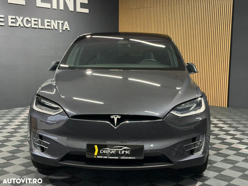 Tesla Model X - 3