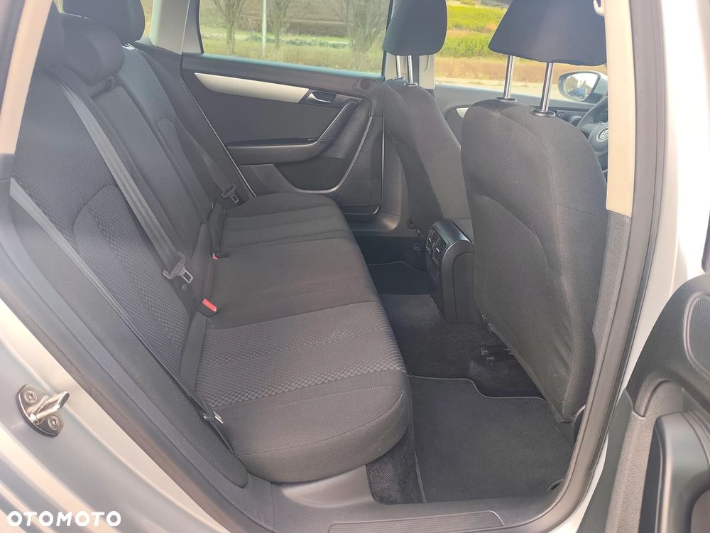 Volkswagen Passat 1.6 TDI Comfortline - 11