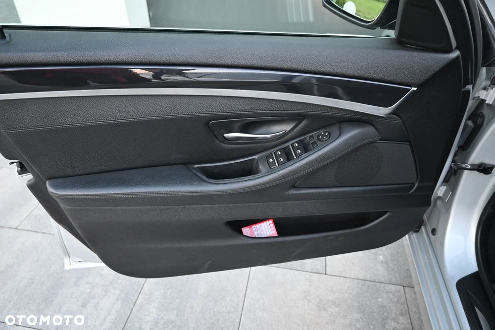 BMW Seria 5 525d - 17
