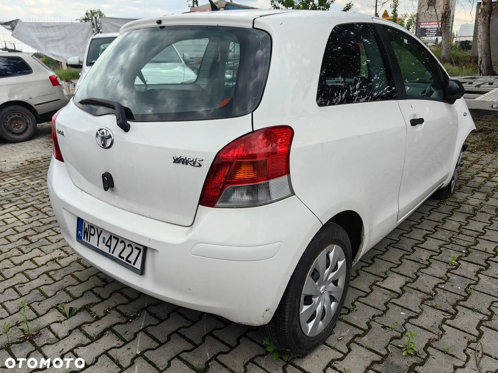 Toyota Yaris 1.0 Entry EU5 - 4