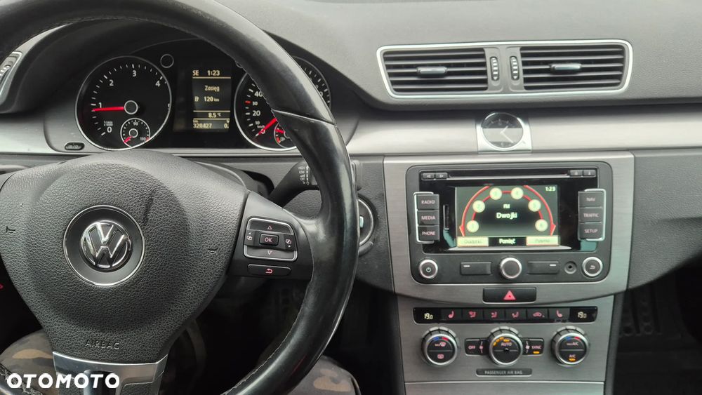 Volkswagen Passat - 18