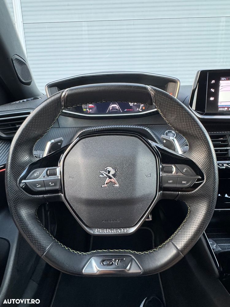 Peugeot 2008 PureTech 130 EAT8 GT - 19