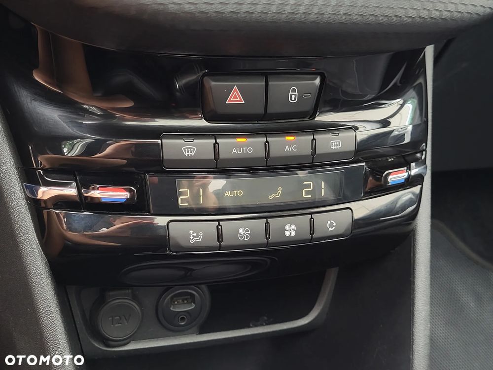 Peugeot 2008 - 15
