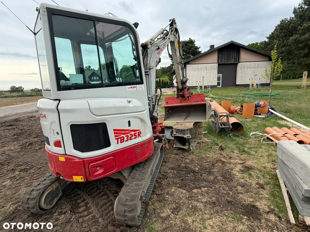 Takeuchi TB325R - 3