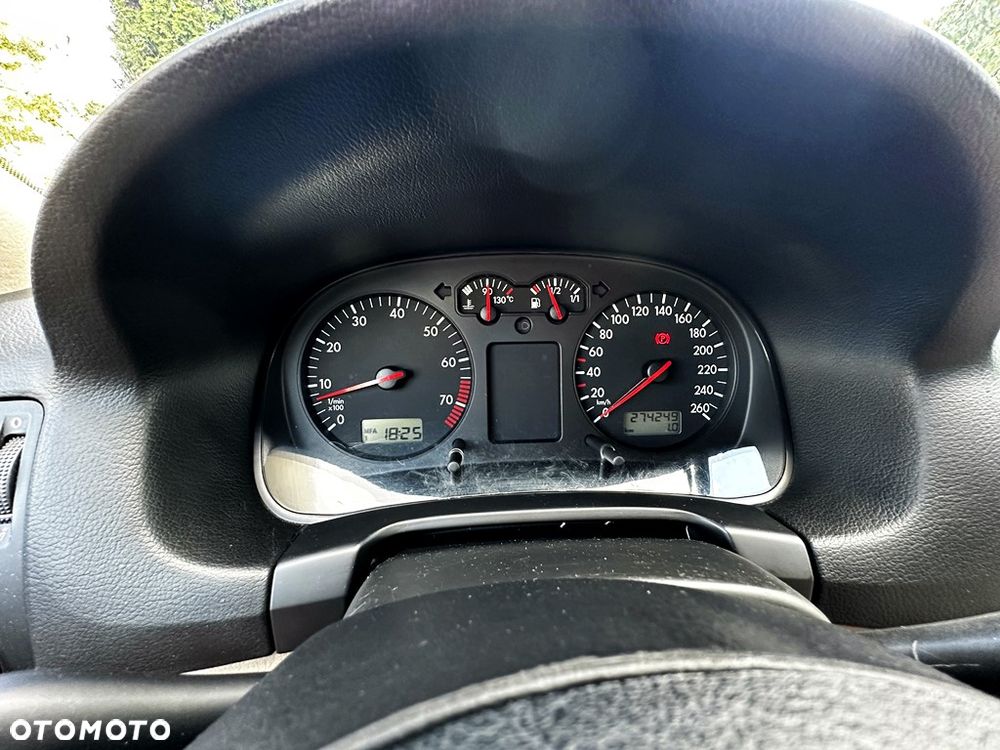 Volkswagen Bora Variant 2.3 V5 - 14