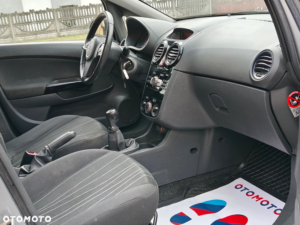 Opel Corsa 1.2 16V Cosmo - 19