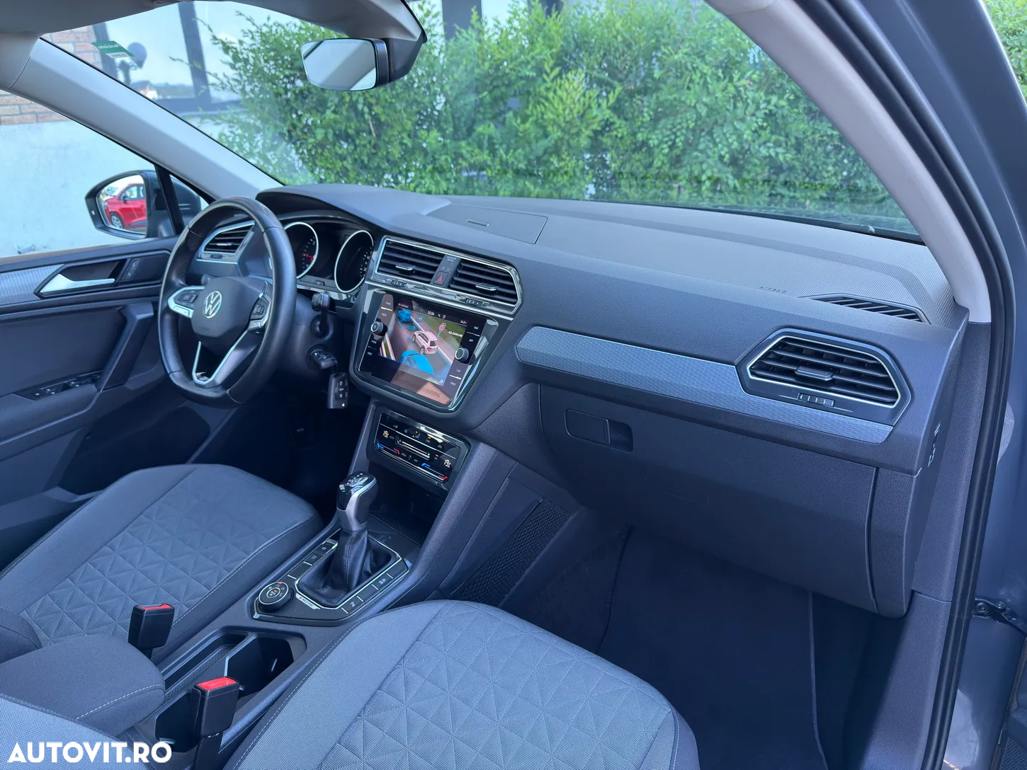 Volkswagen Tiguan - 12