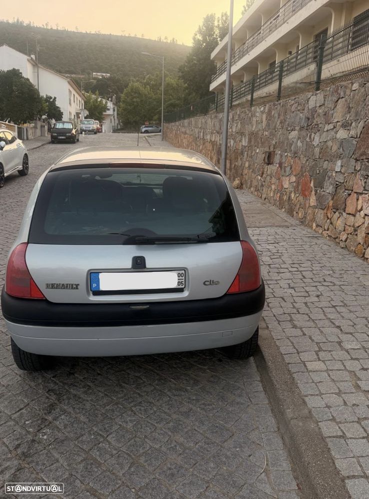 Renault Clio - 9