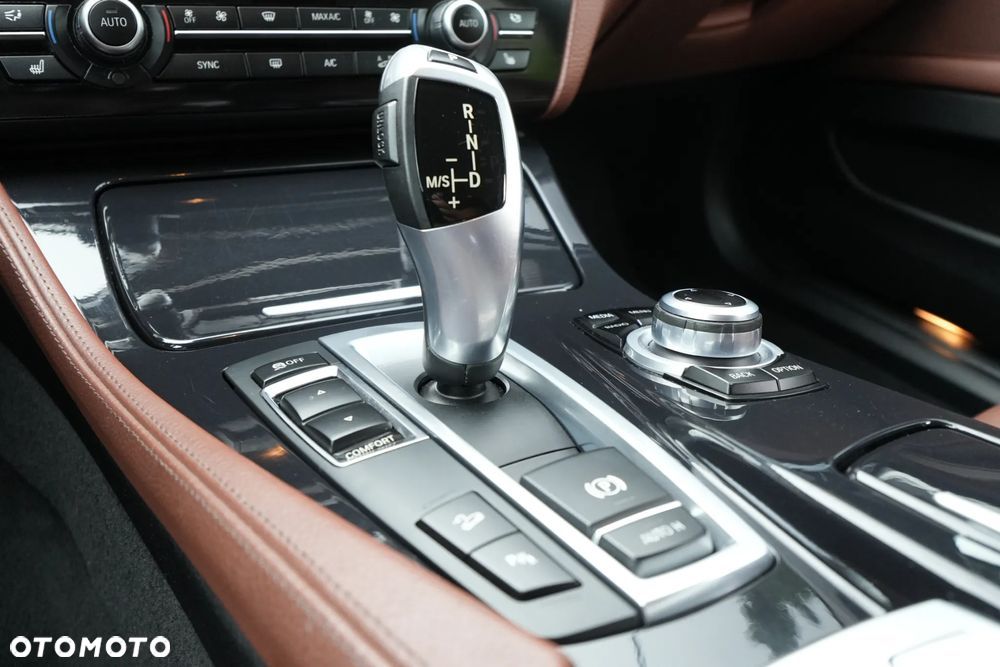 BMW Seria 5 520d xDrive Touring - 17