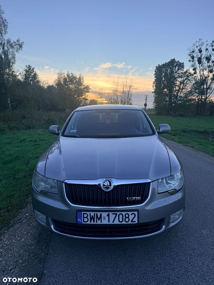 Skoda Superb 2009 photo 2