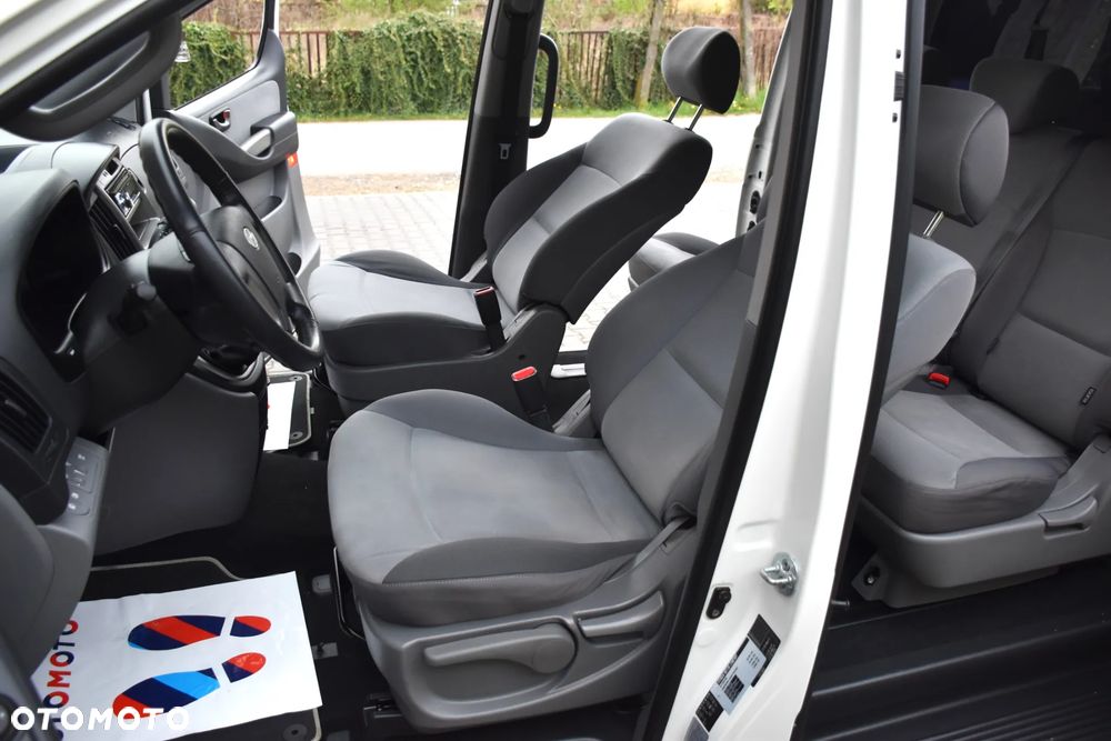 Hyundai H-1 2.5 CRDi Travel Comfort - 12