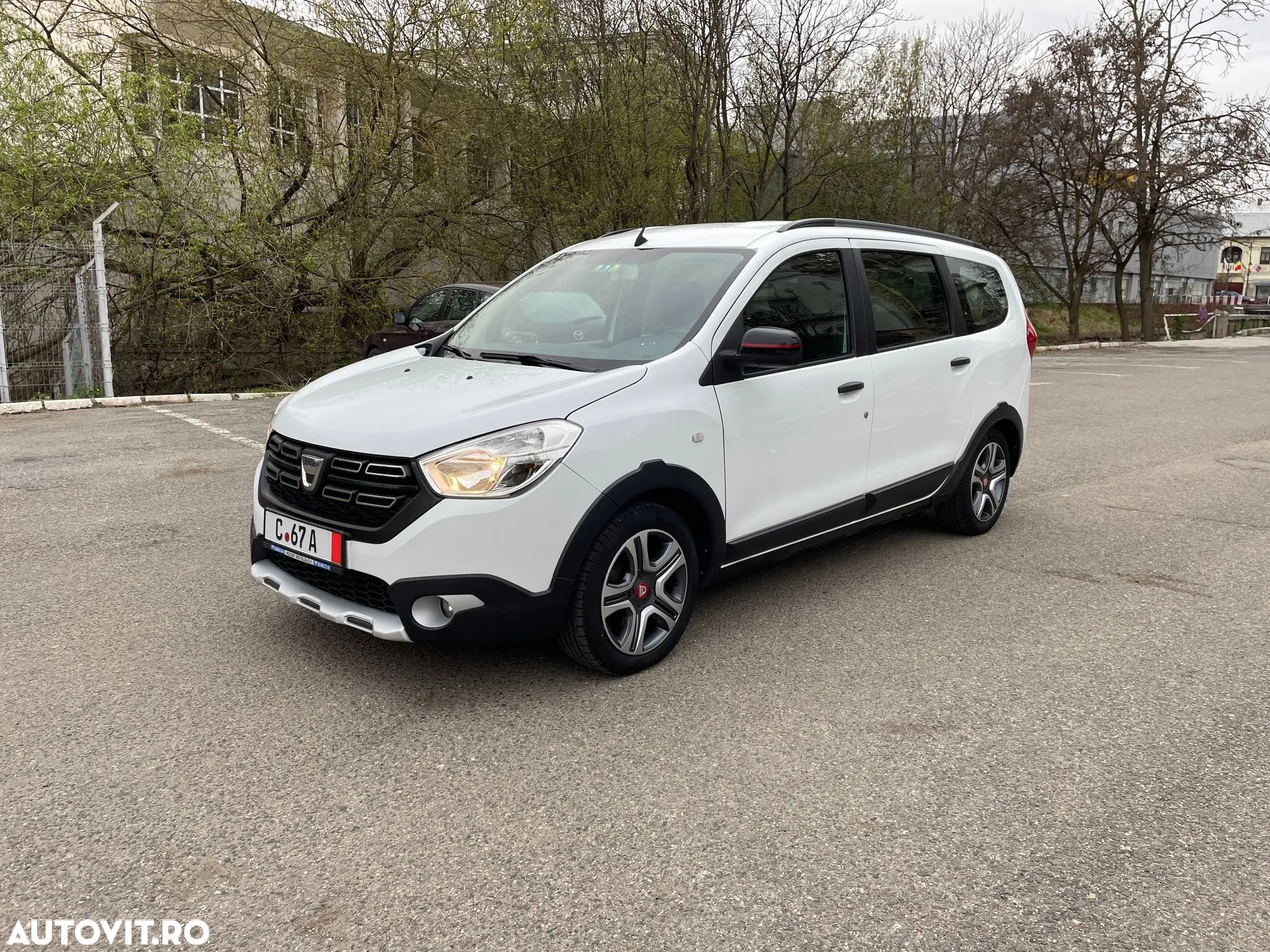Dacia Lodgy TCe 130 GPF Stepway - 11
