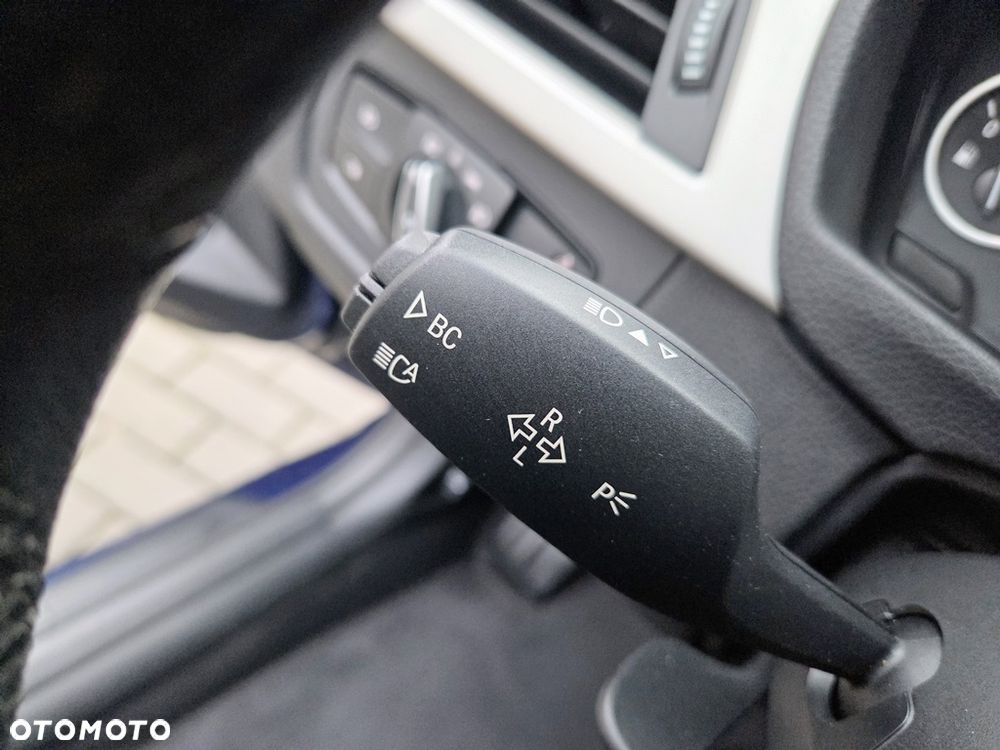 BMW Seria 3 318d Edition Luxury Line Purity - 24