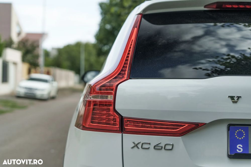 Volvo XC 60 B4 MHEV R-Design - 12