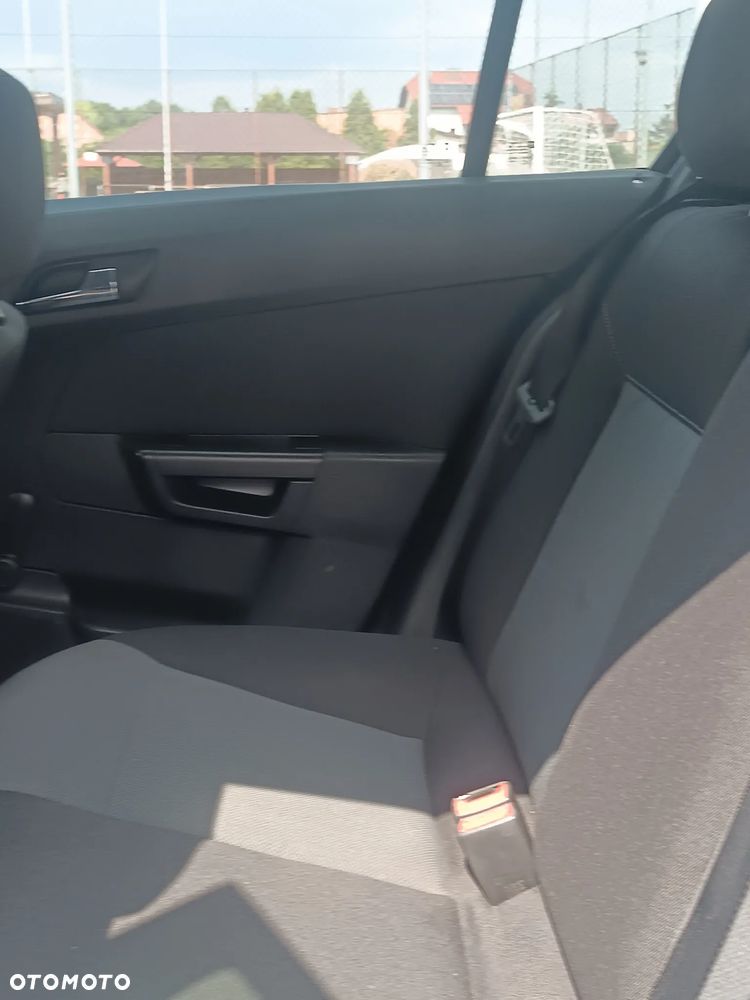 Opel Astra 1.6 Njoy - 12