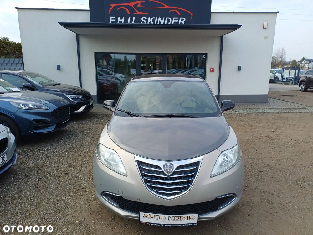 Lancia Ypsilon 1.2 8V Platino (4 os.) - 2