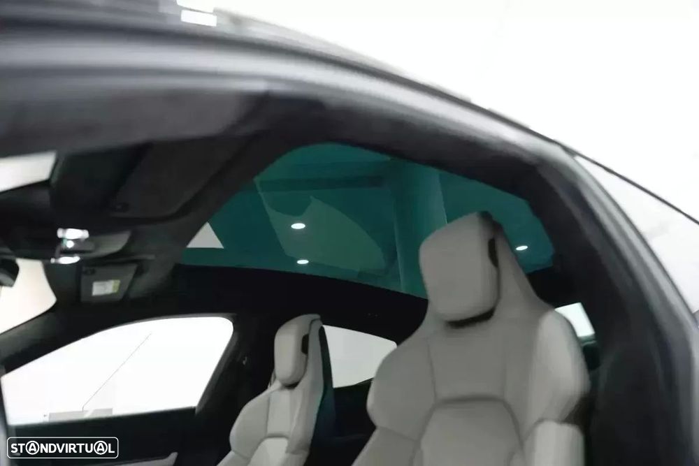 Porsche Taycan Turbo - 25